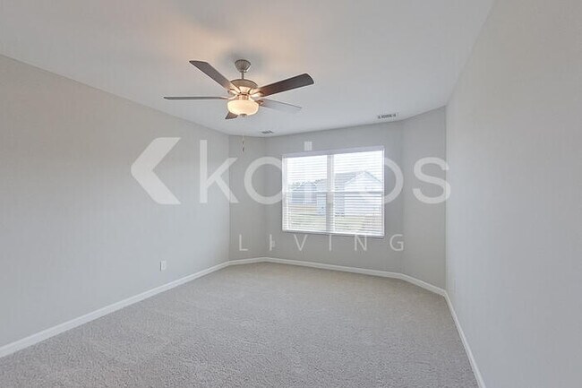 Building Photo - 877 Silent Barge Cv