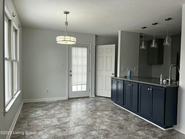 Building Photo - 47 N Country Dr