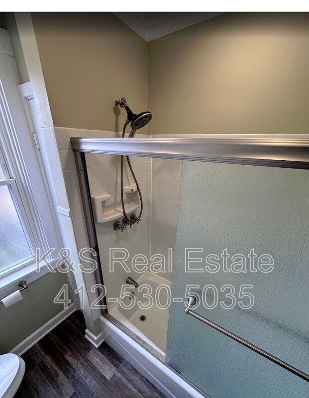 Building Photo - 418 Carl St