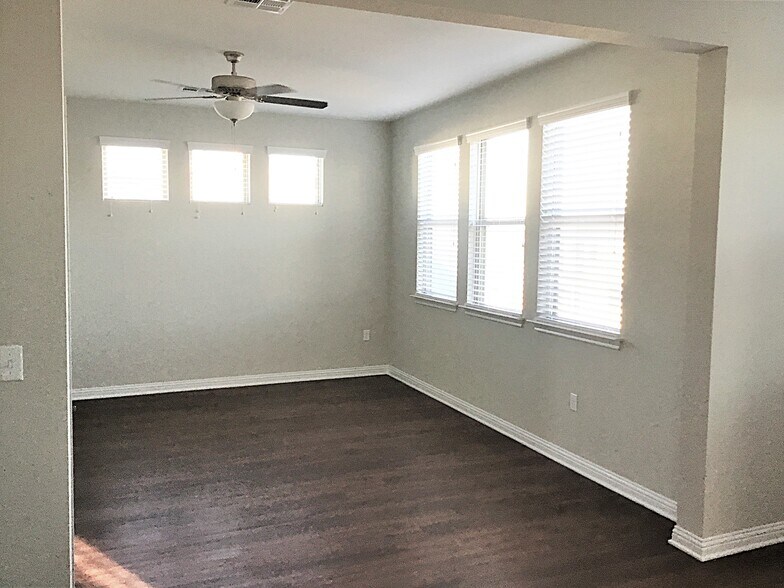 Building Photo - 5817 Monmarte Cove