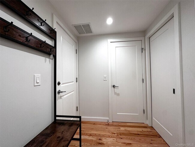 Building Photo - 437 Warburton Ave