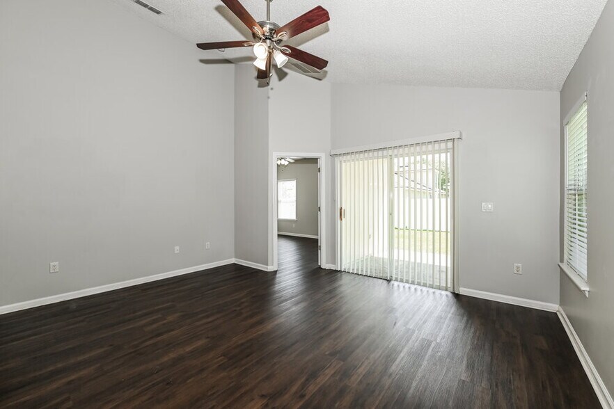Building Photo - 699 Bellshire Dr