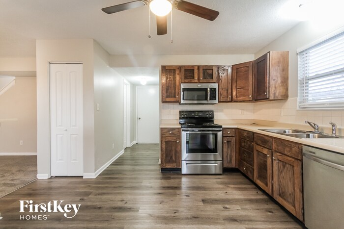Building Photo - 757 Kingston Cir
