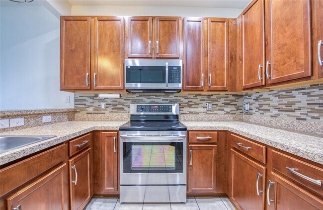 Building Photo - 4670 69th Pl N