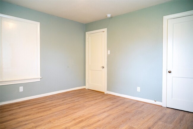 Building Photo - 505 Sikes St