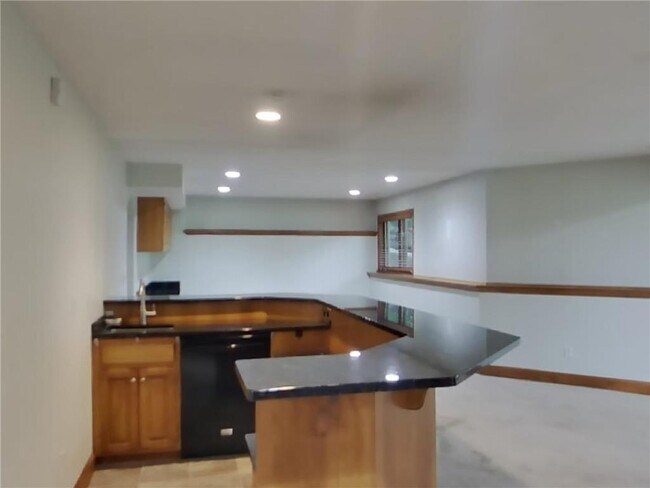 Building Photo - 8915 Umbria Pl N