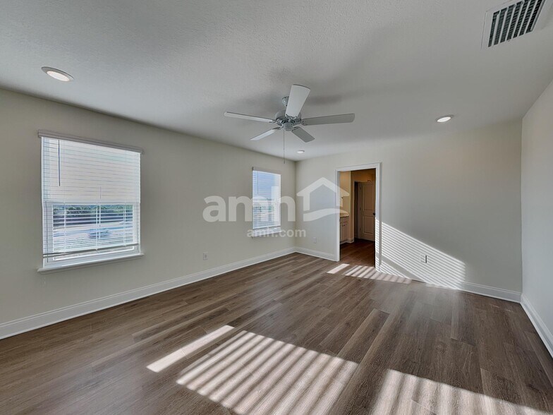 Building Photo - 16384 Willo Pines Ln