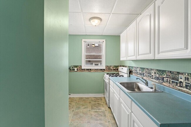 Building Photo - 69 Nesmith