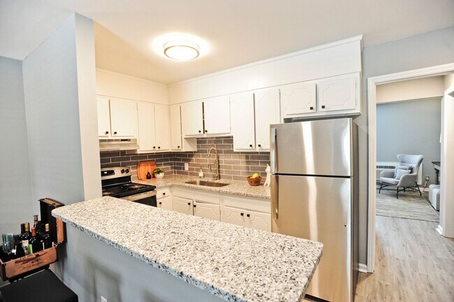 Interior Photo - 133 N Spring St