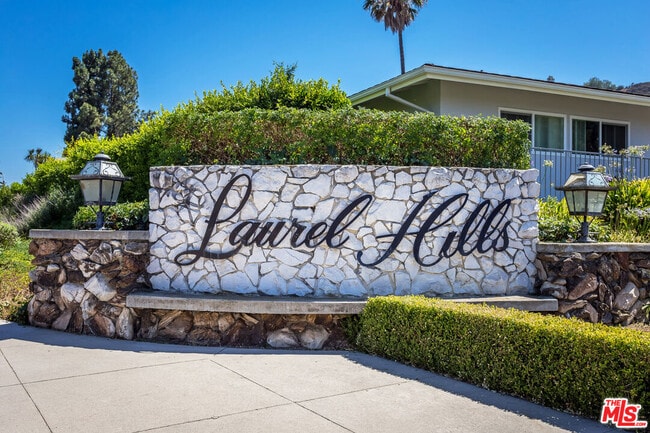 Building Photo - 2385 Sunset Heights Dr