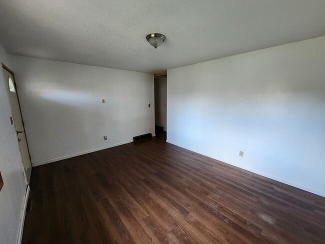 Building Photo - 3 bedroom house