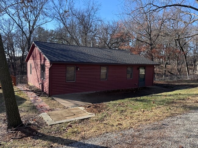 Building Photo - 3131 Dubuque St NE