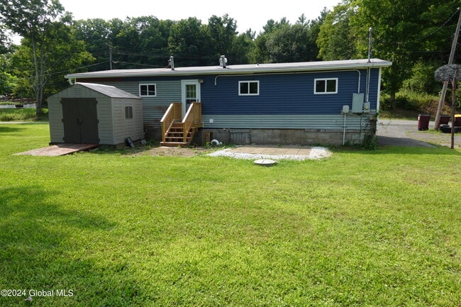 Building Photo - 844 Burden Lake Rd