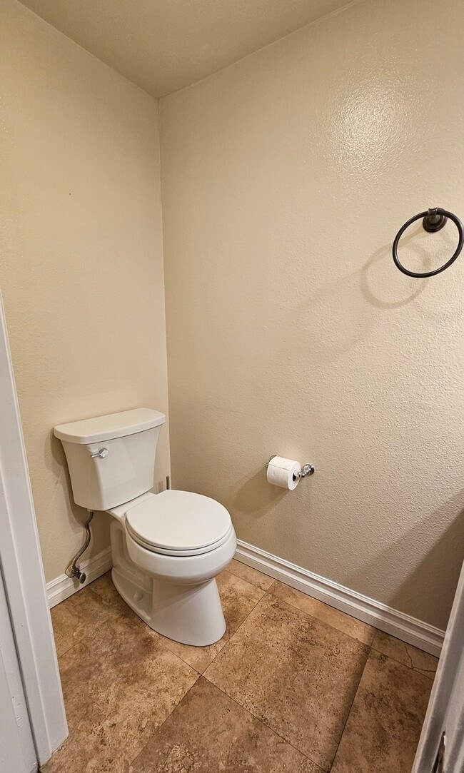 Building Photo - 14727 Magnolia Blvd