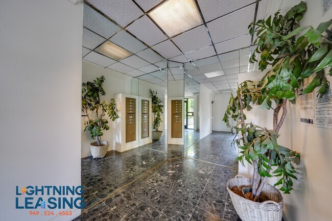 Building Photo - 15132 Magnolia Blvd
