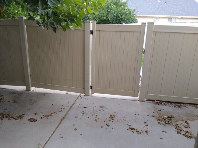 Building Photo - 340 1425 N St