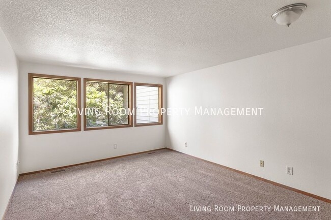 Building Photo - Mid-Centruy Single Level Townhouse - New U...