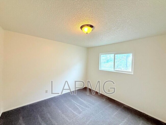 Building Photo - 169 W 42nd St