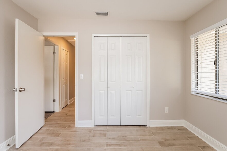 Building Photo - 1637 E Sandpiper Trail