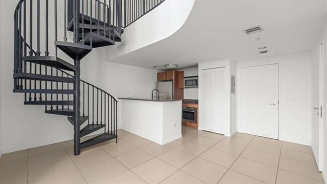 Building Photo - 300 S Biscayne Blvd