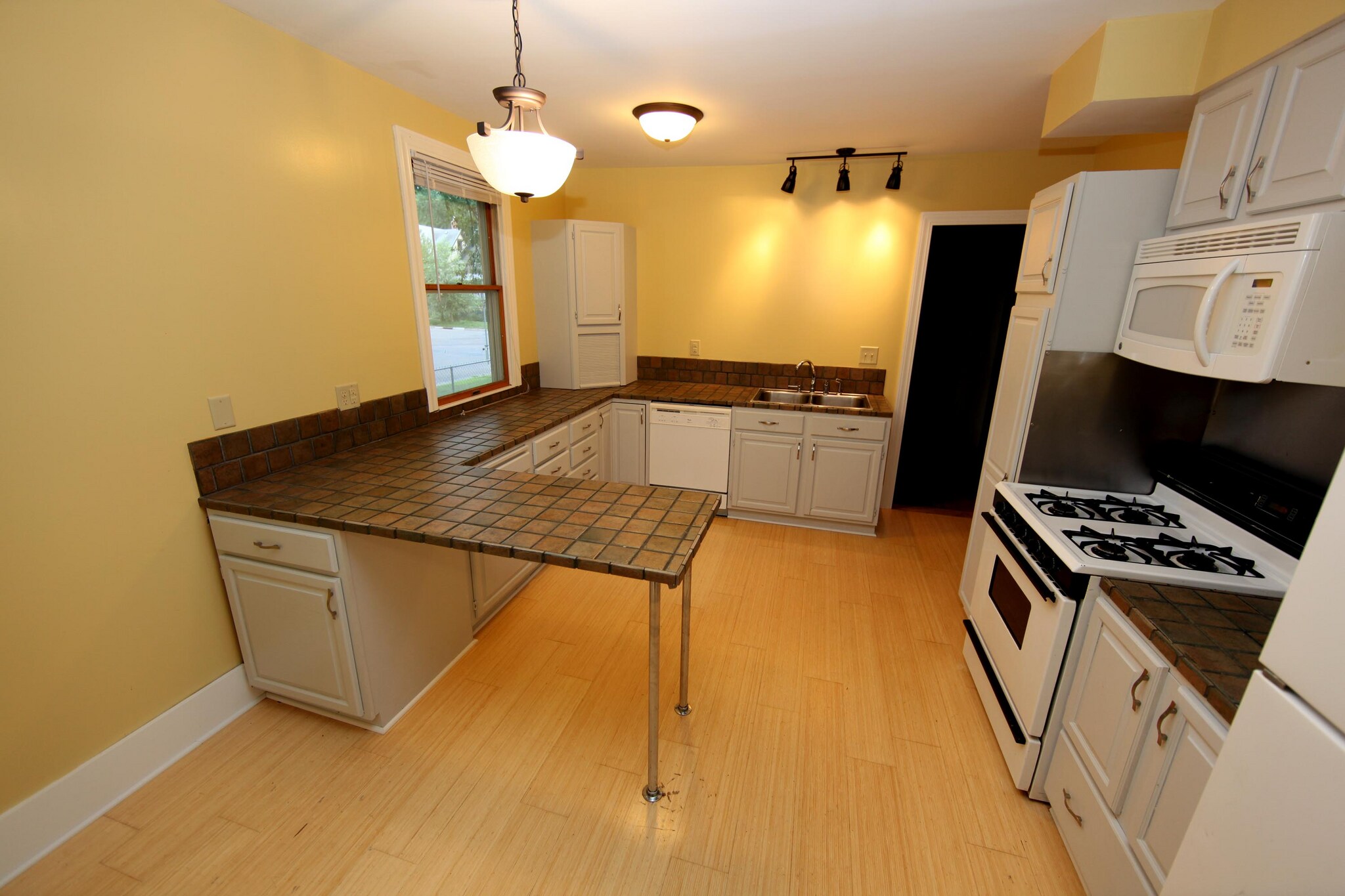 Kitchen - 1631 Dayton Ave