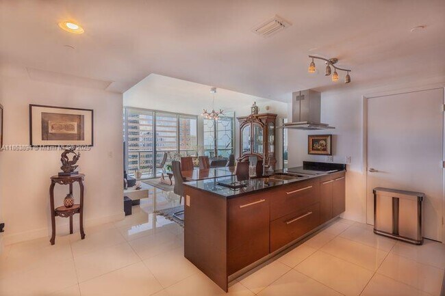Building Photo - 495 Brickell Ave