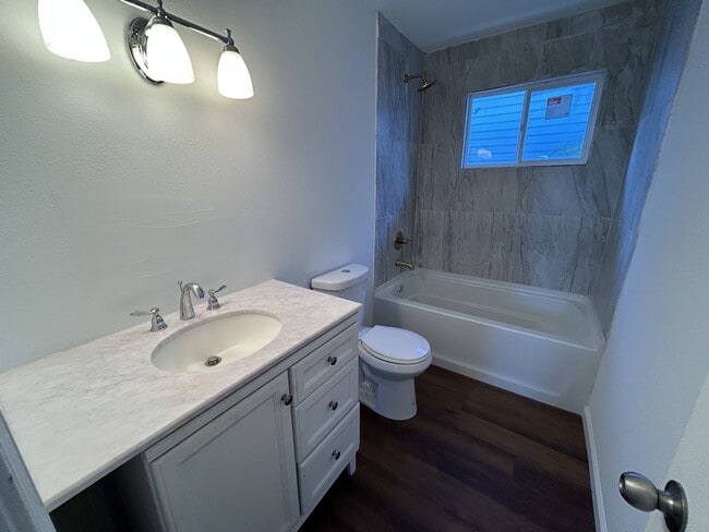 Building Photo - 3318 Broadway St