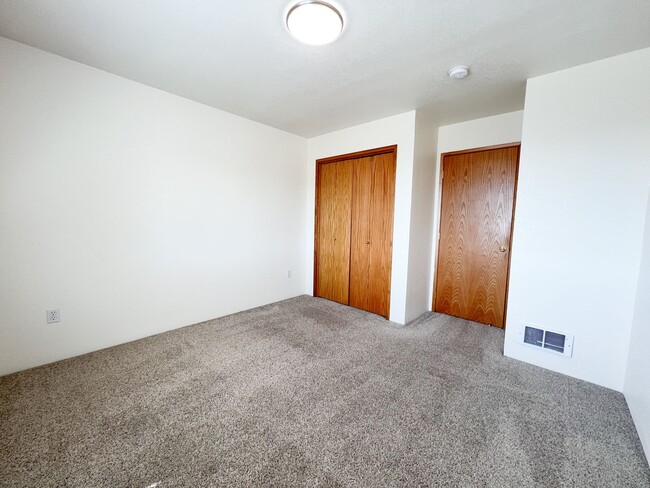 Building Photo - Triplex 5417 - 5421 North Hills Drive