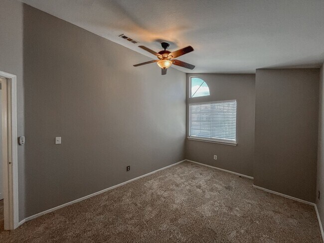 Building Photo - Spacious 4-Bedroom Home in Prime Green Val...
