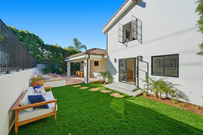 Building Photo - Completely Remodeled, Custom 4BR3.5BA Hilltop Home w/ Incredible Panoramic Ocean/Whitewater/Coast...