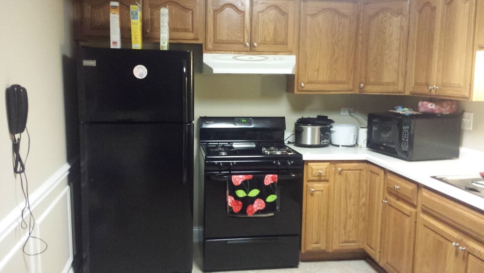 Kitchen - 614 Tralee Ct