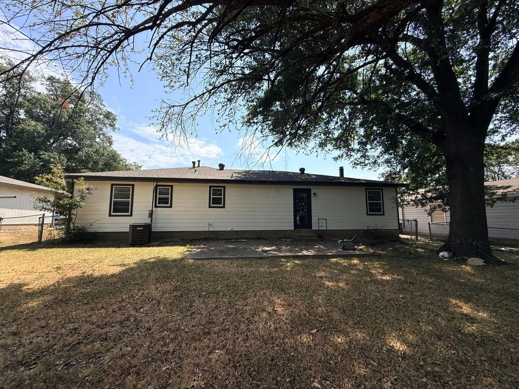 Building Photo - 4026 Dixon Cir