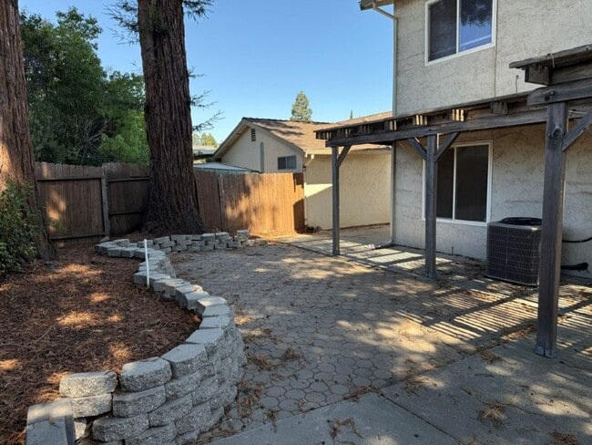 Building Photo - Updated 4 Bedroom 2.5 Bath Vacaville *Star...