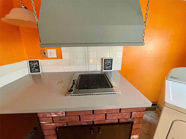 Building Photo - 705 N McKinley Ave