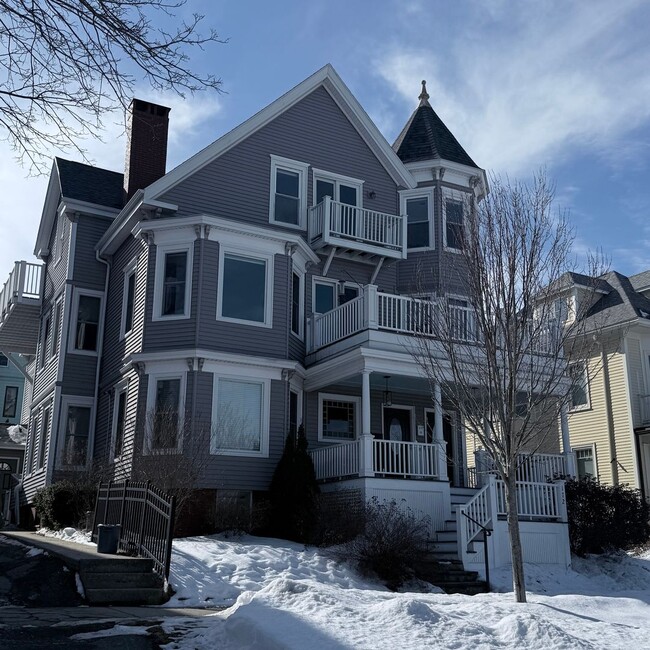 Building Photo - Luxury 2BR/2BA on Eastern Prom – Walk to Waterfront