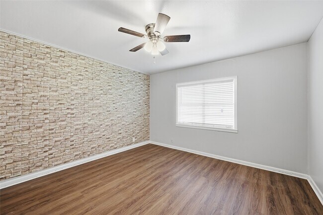 Building Photo - 1621 Richmond Ave