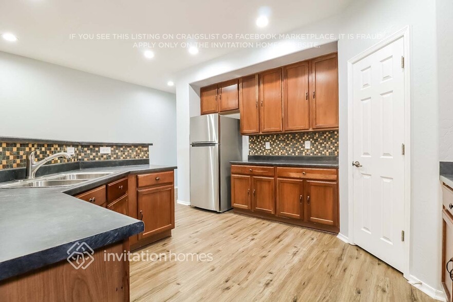 Building Photo - 10237 W Wier Ave