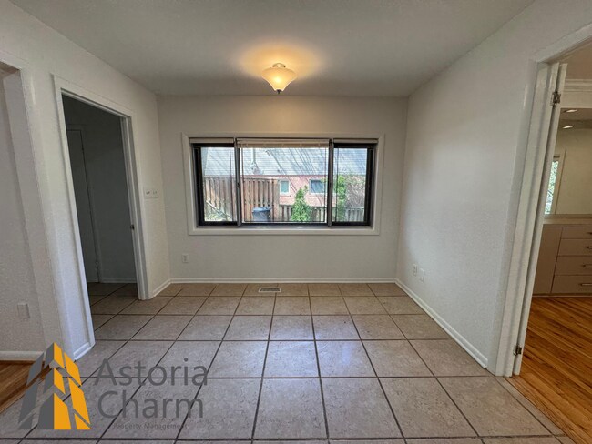 Building Photo - Spacious 5 Bedroom 3 Bath + Den Single Family Detached Home