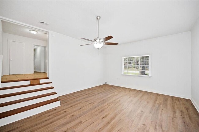 Building Photo - 522 Pine St