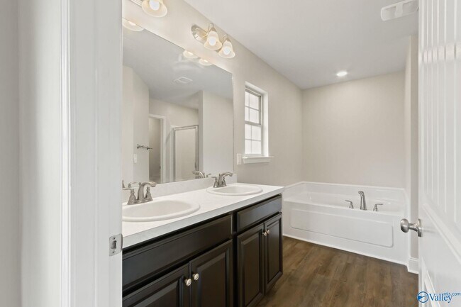 Building Photo - 122 Ardsley Dr
