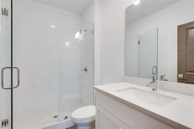 Building Photo - 513 Burton Dr
