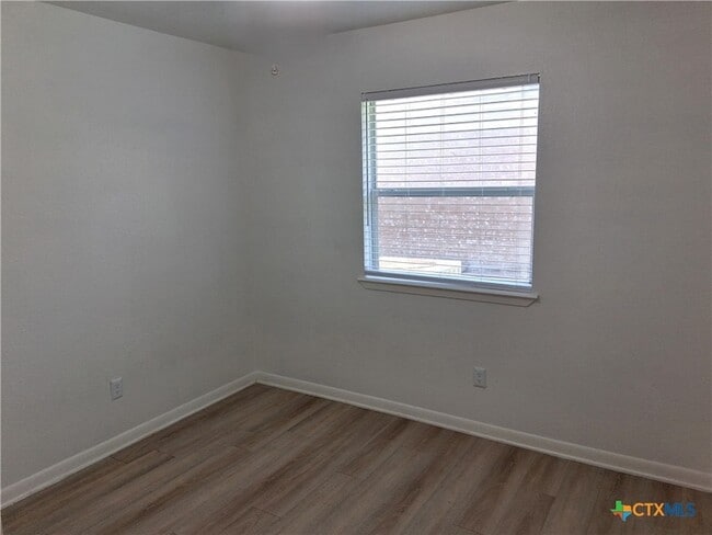 Building Photo - 418 Cottonwood Dr