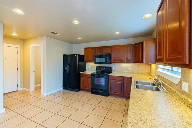 Building Photo - 2102 Laura Ct