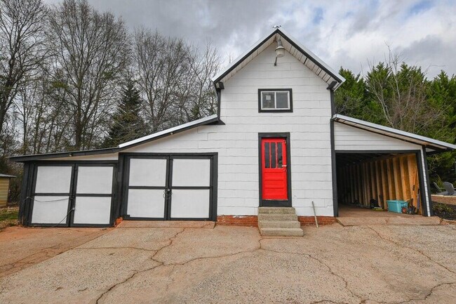 Building Photo - 130 Whitehall Rd
