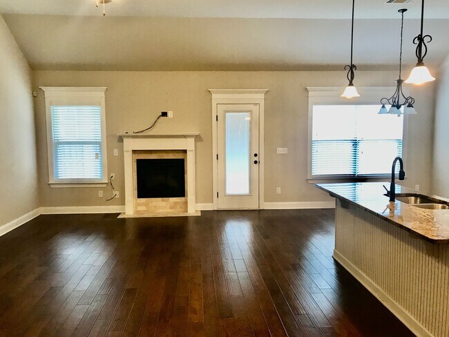Building Photo - 530 Salterton Way