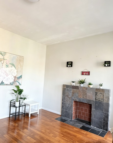 Building Photo - 5142 S Ingleside Ave