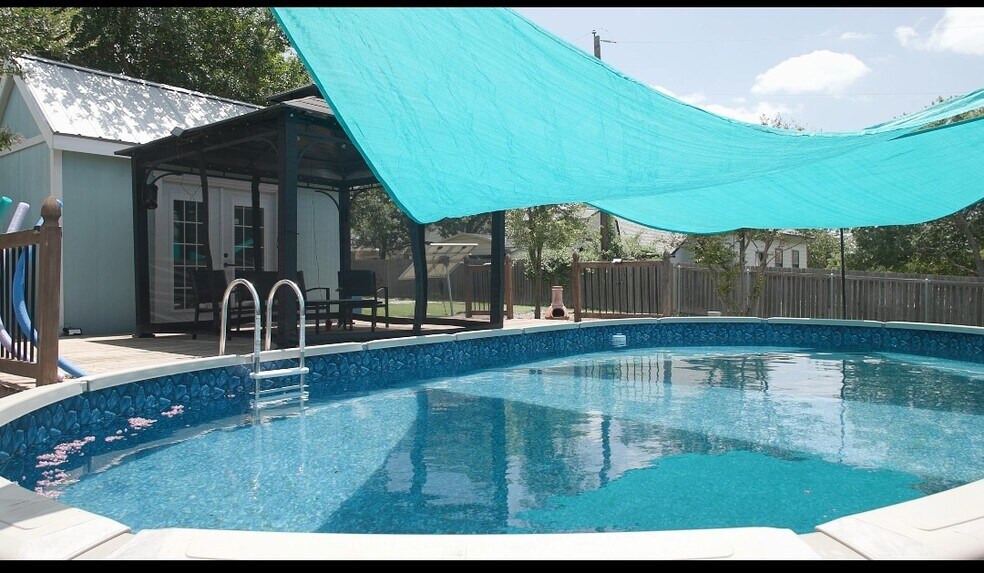 Pool - 205 E Nakoma