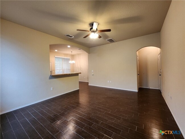 Building Photo - 622 Creekside Cir