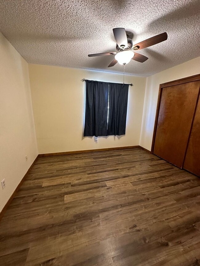 Building Photo - Coming Available 3 Bedroom