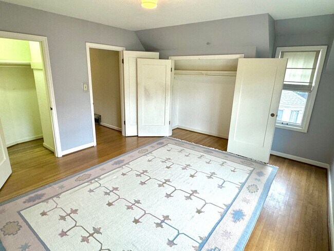 Building Photo - Alameda Neighborhood Pristine Tudor Home, Downtown Views, All The Amenities - A Must See!